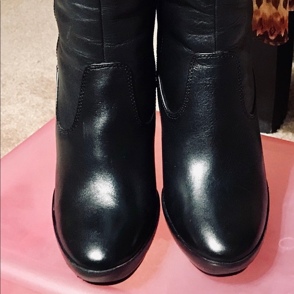 “HOT BOOTS IN THE CITY” by Kristin Davis - Picture 2 of 9